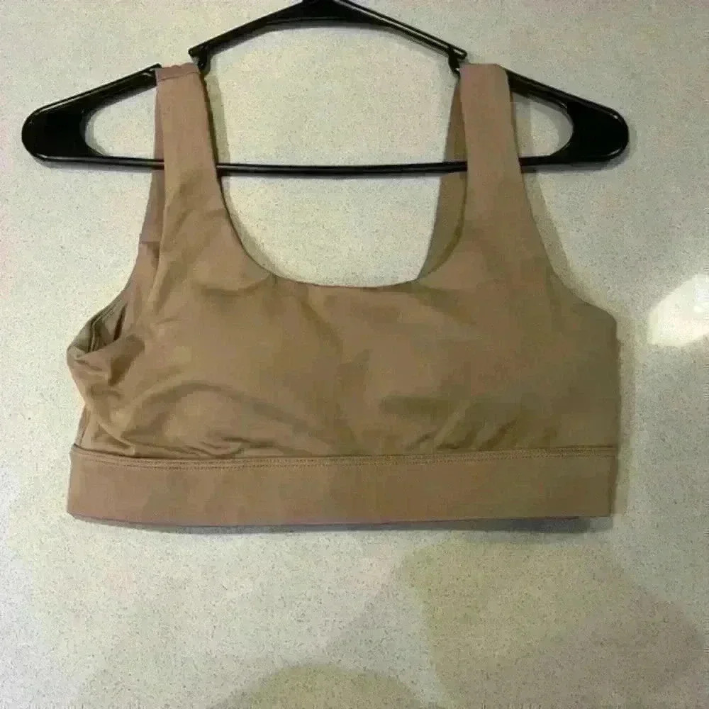 Ptula faith, sports bra